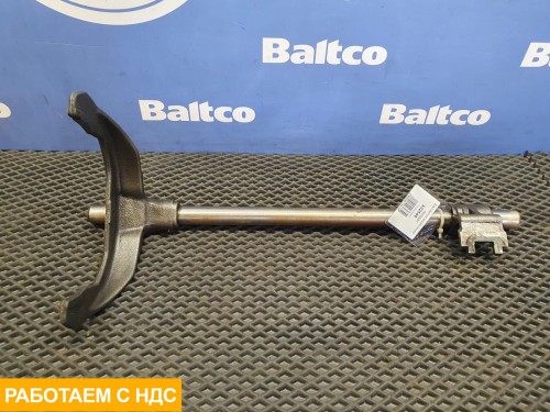 Вал вилки включения передач